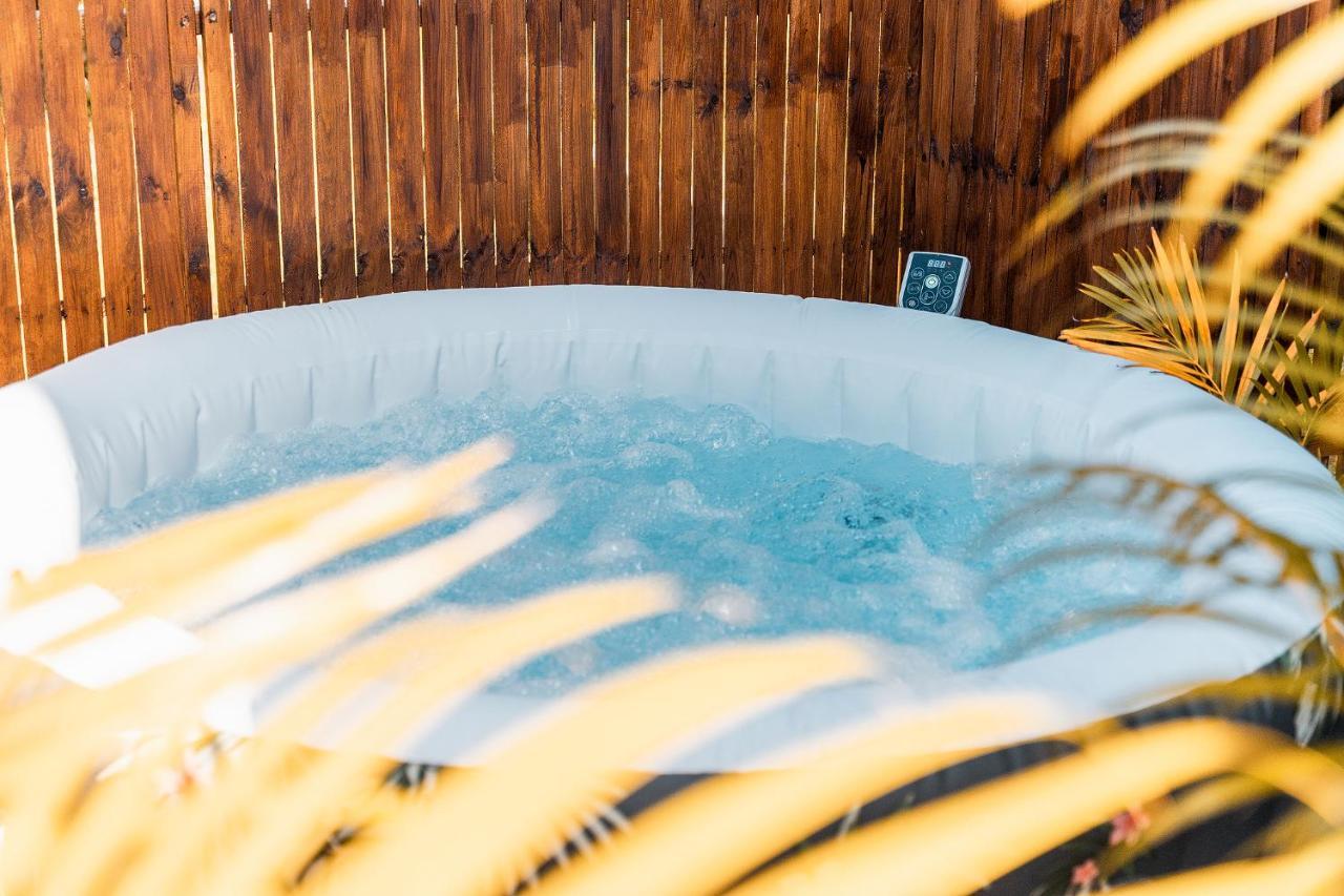Charmant Chalet Avec Jacuzzi, L'Ile O Vert Saint-Philippe Exteriör bild