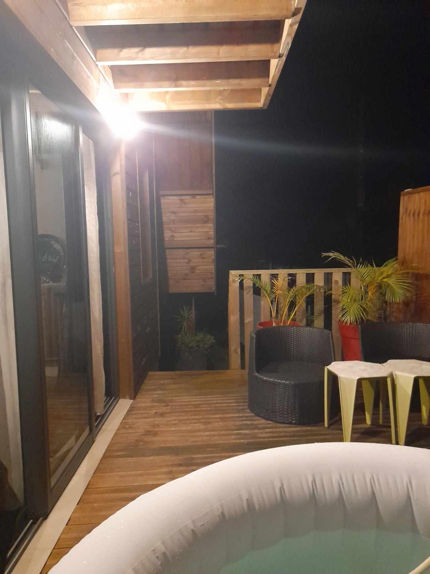 Charmant Chalet Avec Jacuzzi, L'Ile O Vert Saint-Philippe Exteriör bild
