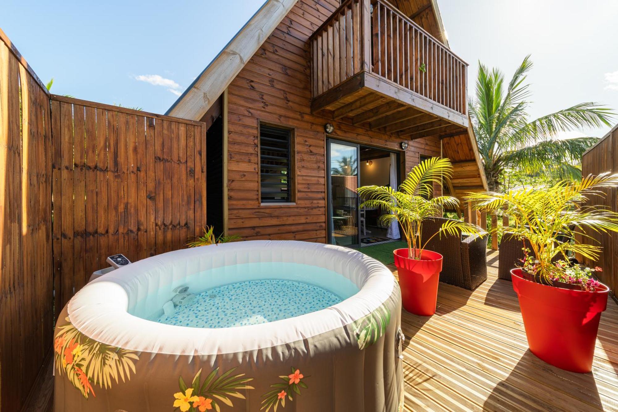 Charmant Chalet Avec Jacuzzi, L'Ile O Vert Saint-Philippe Exteriör bild