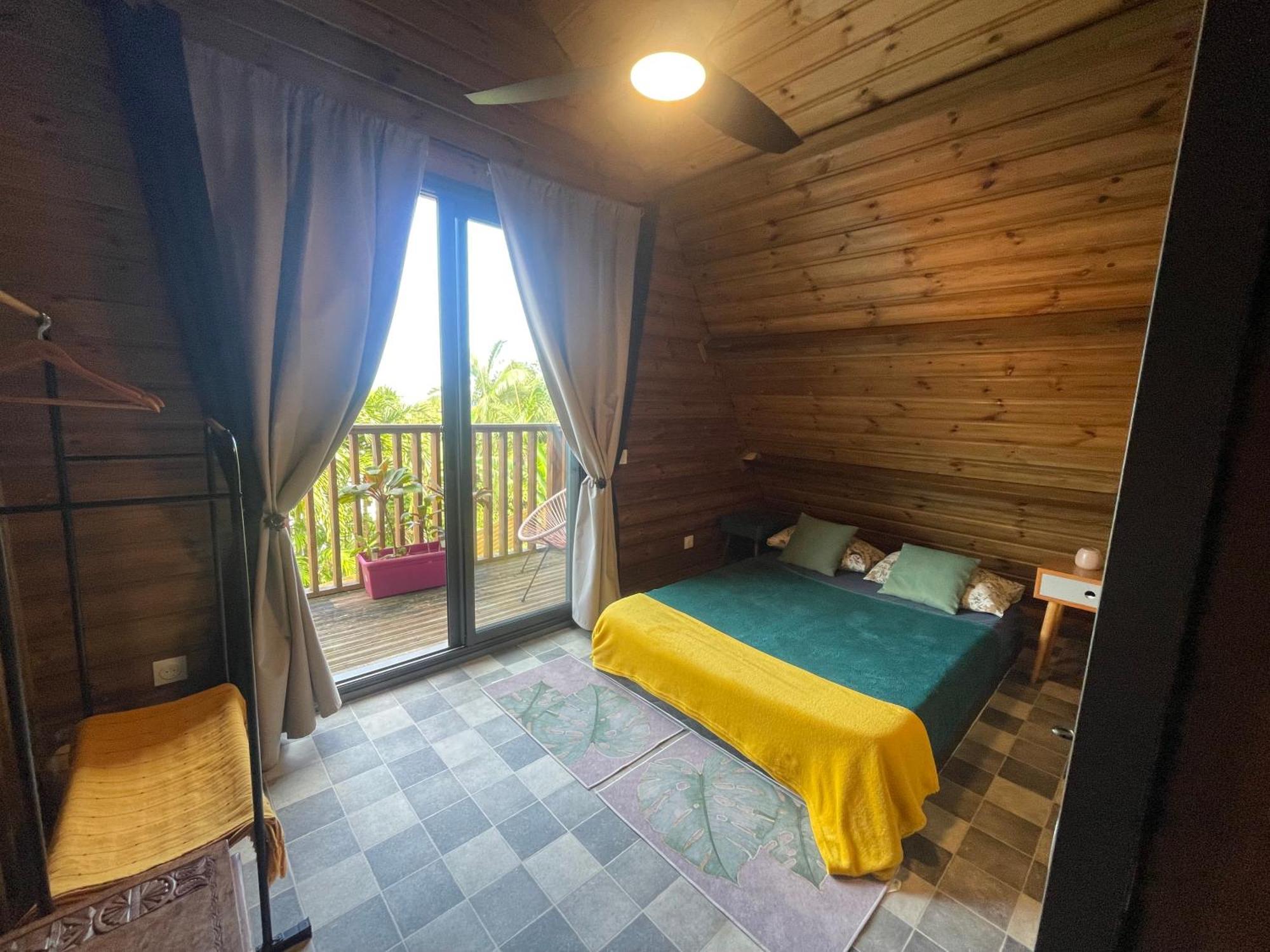 Charmant Chalet Avec Jacuzzi, L'Ile O Vert Saint-Philippe Exteriör bild
